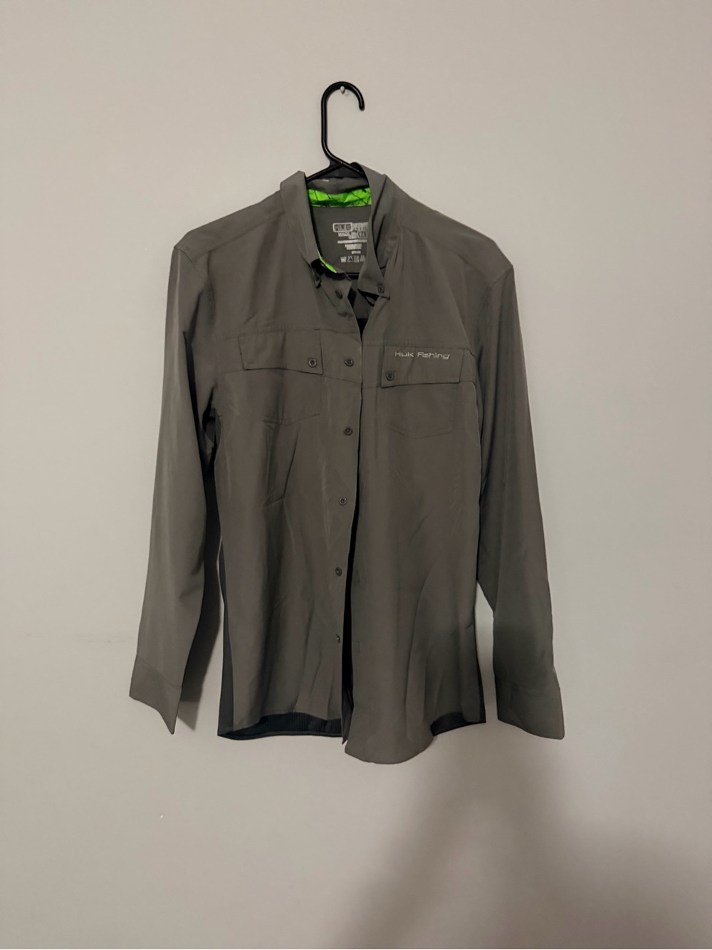 Huk Men's Button-Down Fishing Shirt - Gray with Lime Trim